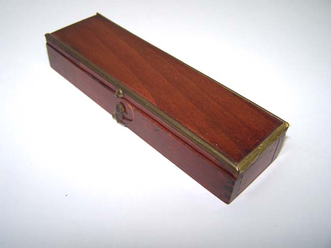 A 19th century miniature cased set of dominoes — image 3